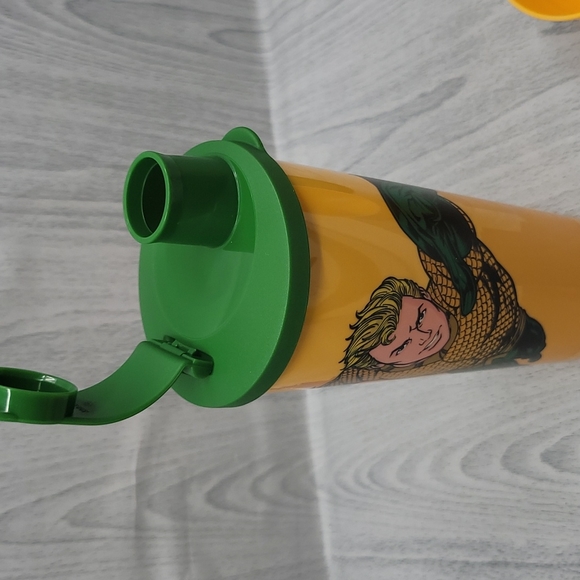 Tupperware Aquaman Snack Set - Picture 6 of 9